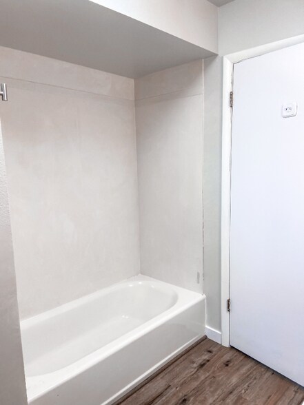 Building Photo - 340 W Main St