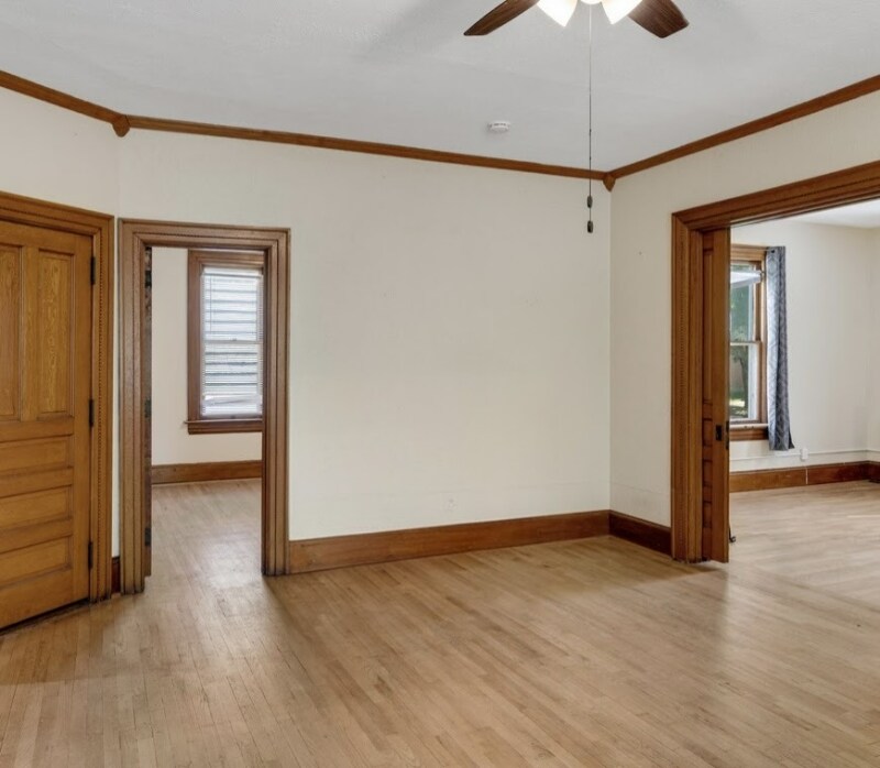 Building Photo - 1128 6th St S