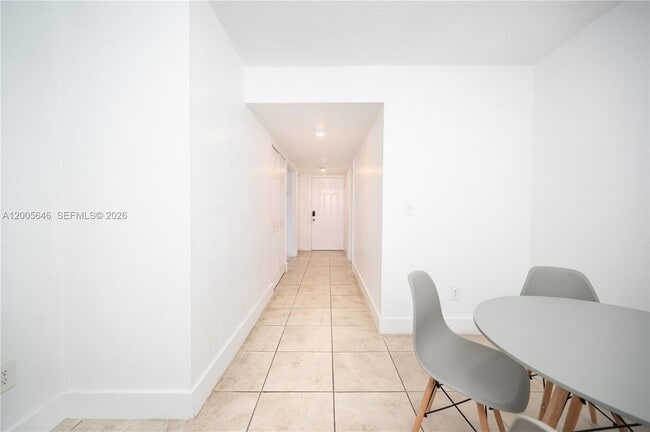 Building Photo - 500 NE 26th St