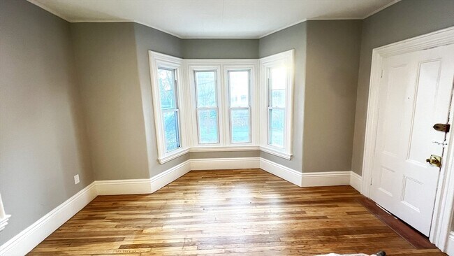 Building Photo - 31 Ridgeway St