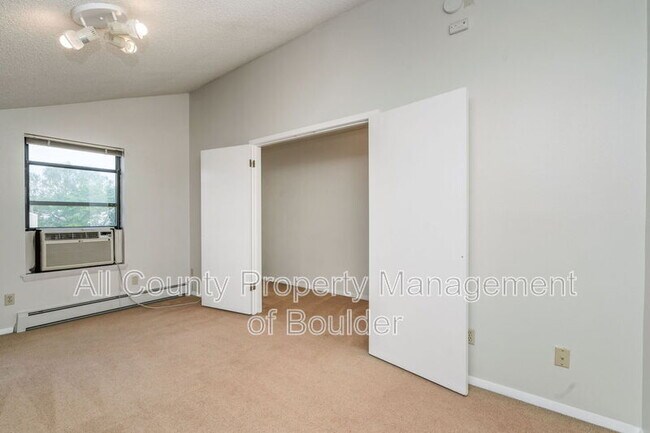 Building Photo - 7933 Countryside Dr