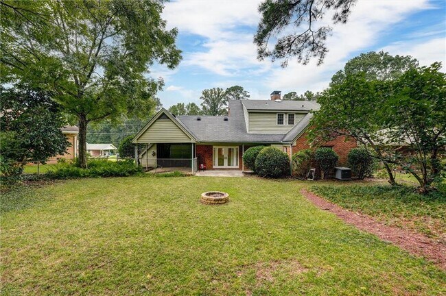Building Photo - 2955 Delcourt Dr