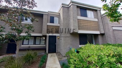 Building Photo - Wonderful 3 Bedroom Townhouse in Newport B...