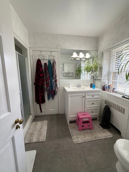 Master Bathroom - 1358 Indian Creek Dr