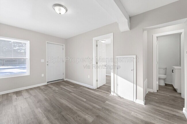 Building Photo - 6807 Ford Ave