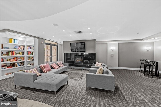 Building Photo - 1111 Oronoco St