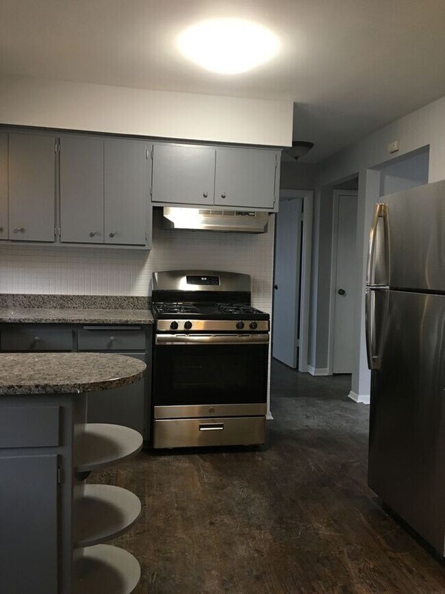 Building Photo - 10144 S Pulaski Rd