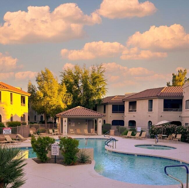 Building Photo - Stunning 2 Bed 1.5 Bath Condo in Scottsdal...