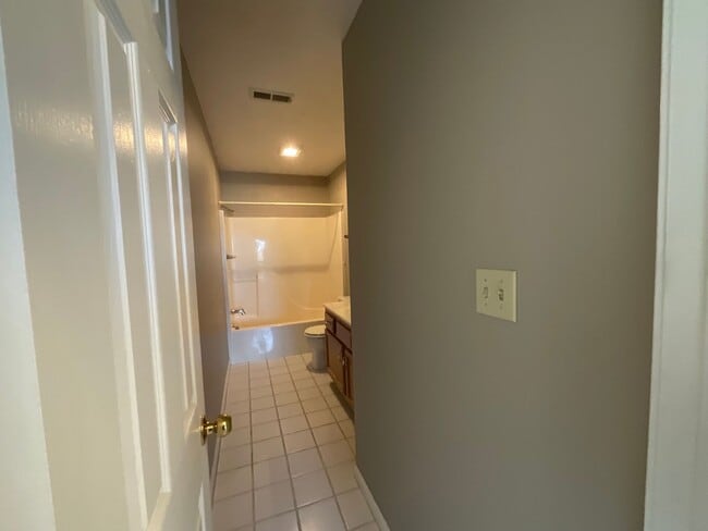 Building Photo - Greenback 37742 - 3 bedroom, 3.5 bath home with bonus room/possible 4th bedroom - Call Terri Kerr...