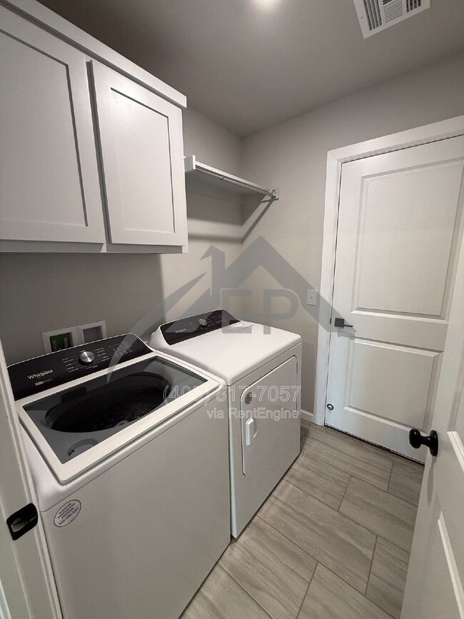 Building Photo - 921 S Appaloosa Ln