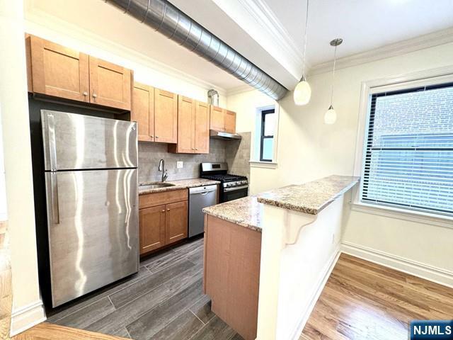 Primary Photo - 855 Broad Ave
