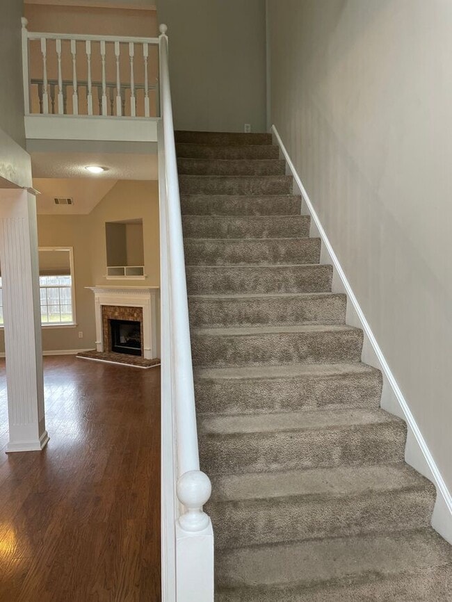 Building Photo - Four Bedroom Lakeland Home