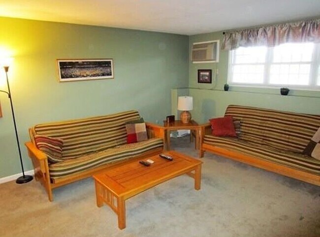 Building Photo - 12 Williamsburg Ct