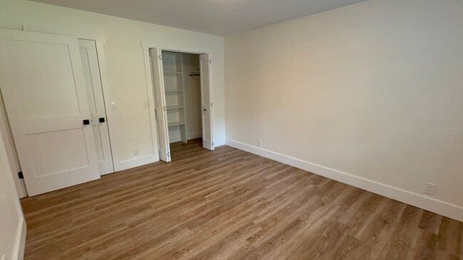 Building Photo - 2128 Sharondale Dr