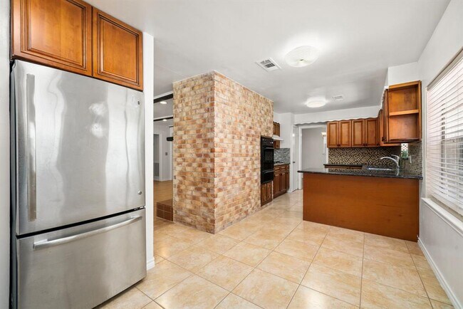 Building Photo - 8806 Langdon Ln