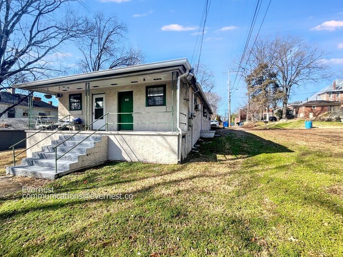 Building Photo - 835 Clark St