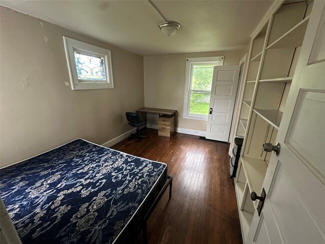 Building Photo - 19 Edwards St