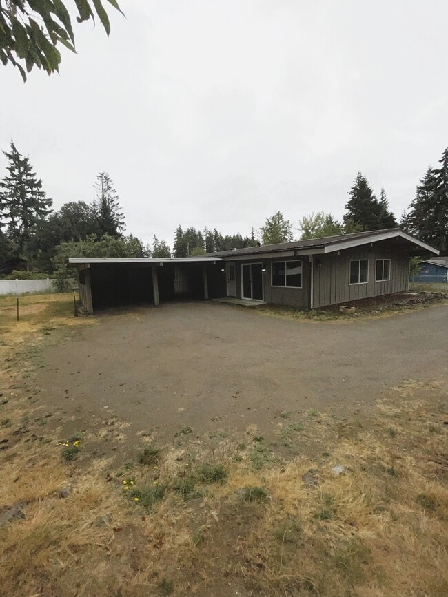 Building Photo - 3070 NW Paul Benjamin Rd