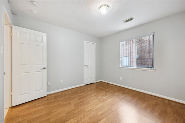 Building Photo - 1824 Chasewood Dr