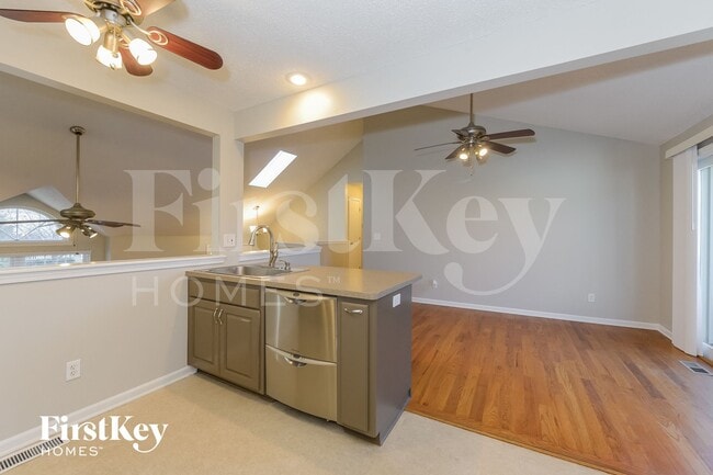 Building Photo - 407 Kimberly Dr