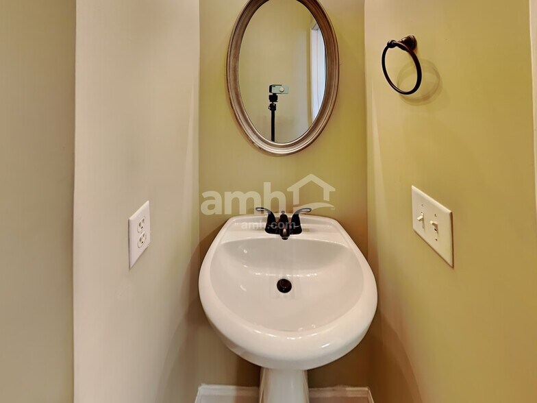 Building Photo - 51 Horseshoe Ct
