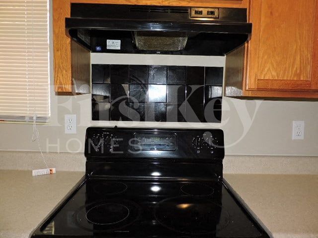 Building Photo - 2631 Parkview Dr