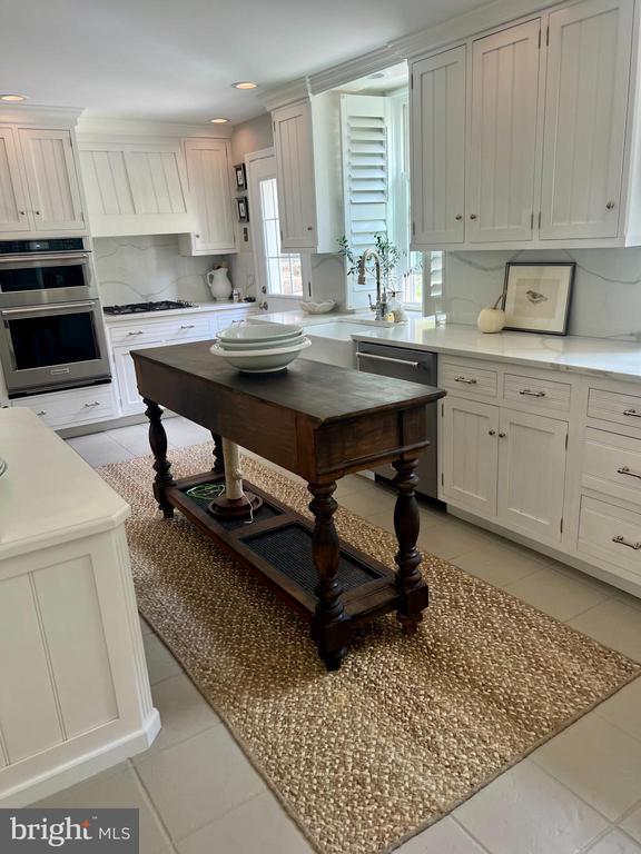 Building Photo - 1002 Crest Rd