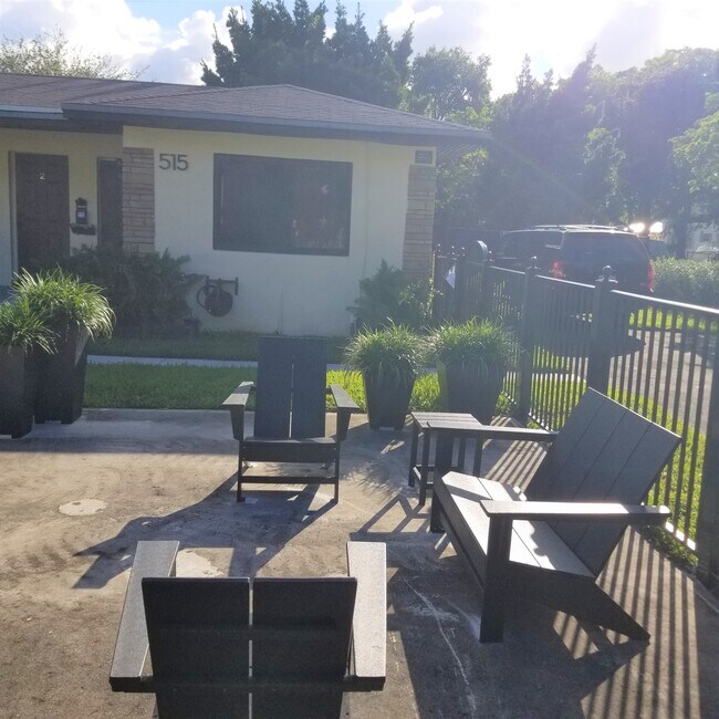 Building Photo - 1952 Madison St