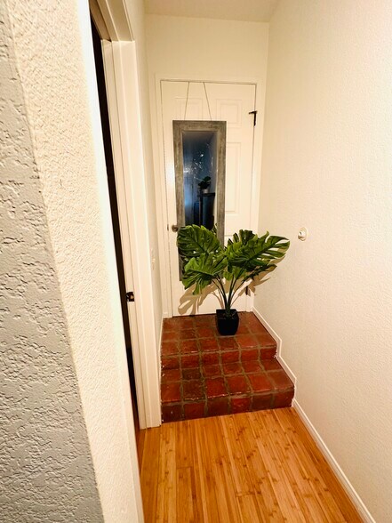 Building Photo - 4242 La Salle Ave