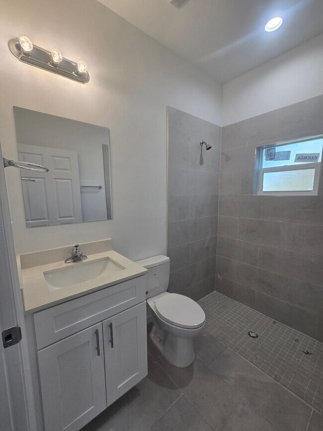 Building Photo - Brand new 2/2 in Lehigh Acres