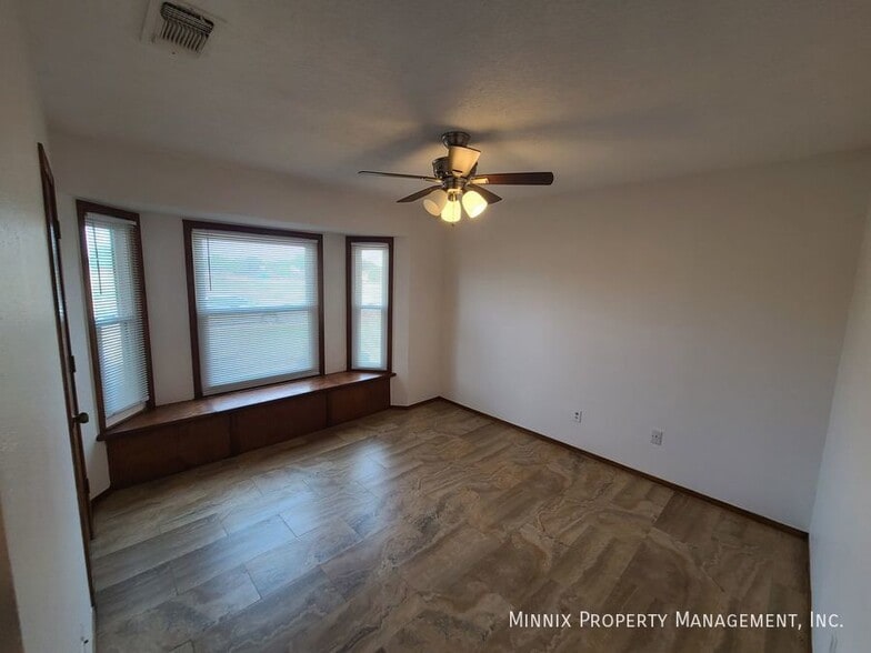 Building Photo - 4005 St Andrews Dr