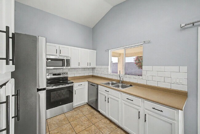 Building Photo - 14718 N 154th Ln