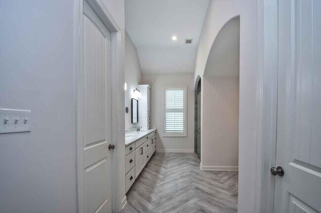 Building Photo - 10441 Sockeye Dr