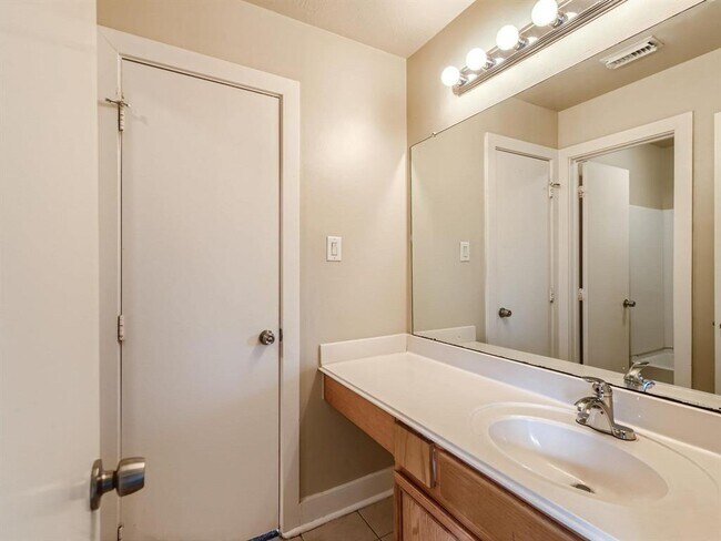 Building Photo - 20922 Young Meadows Way