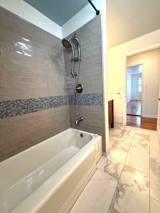 Building Photo - Charming Monterey Home in Quiet Neighborho...
