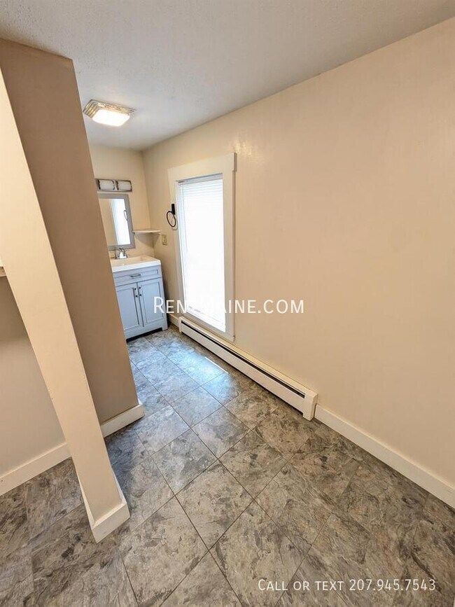 Building Photo - 12 Spring St