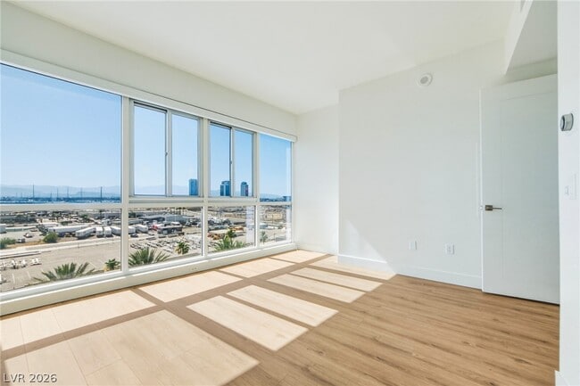 Building Photo - 4575 Dean Martin Dr