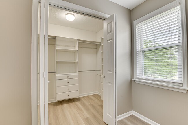 Building Photo - 454 Windtree Pl