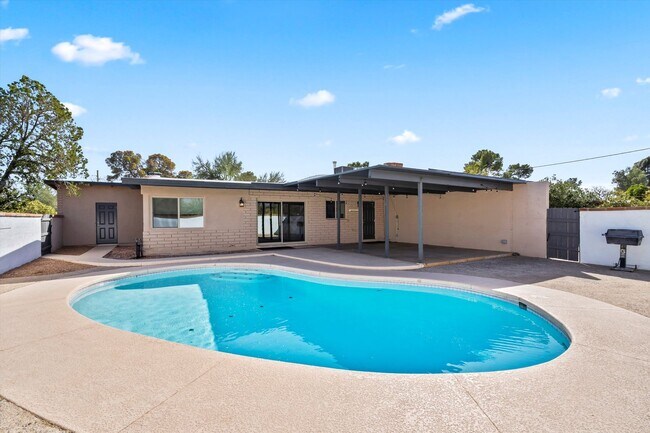 Building Photo - Charming home located in Indian Ridge Esta...