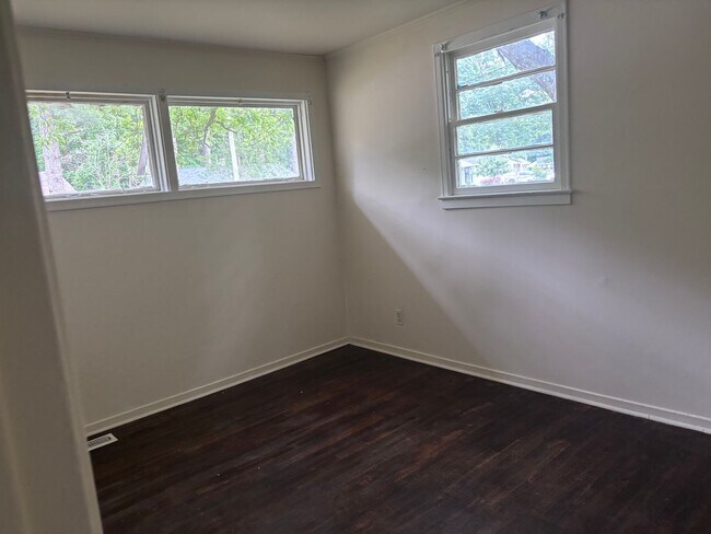 Building Photo - 2317 Briarfield Rd