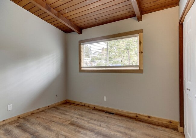 Building Photo - 4 bedroom/2 bath house in Deception Park View
