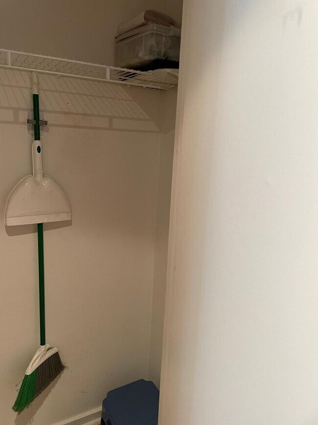 Building Photo - 40 E 9th St