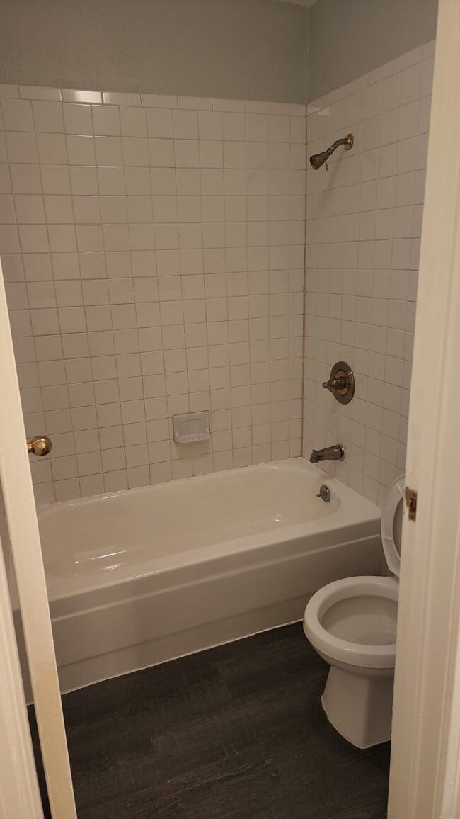 Building Photo - 11201 Lynbrook Dr