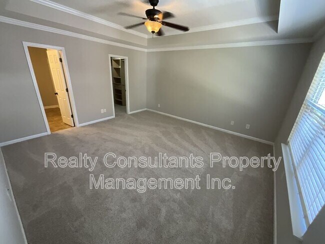 Building Photo - 300 Mourning Dove Terrace