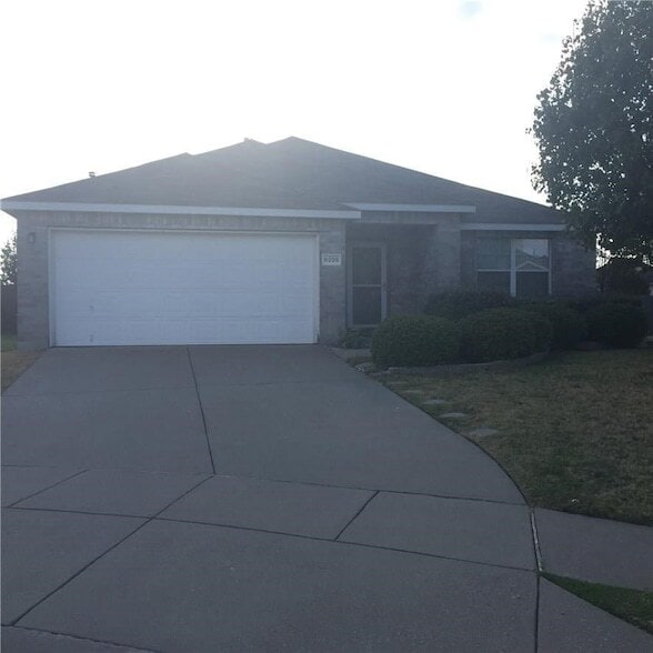 Building Photo - 9205 Lenox Dr