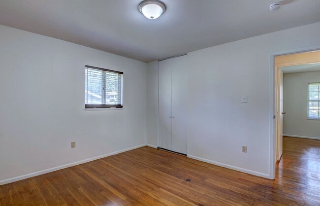 Building Photo - Spacious 4 bed, 2 bath in Sherwood!