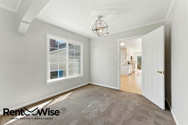 Building Photo - 1121 Killarney Ln