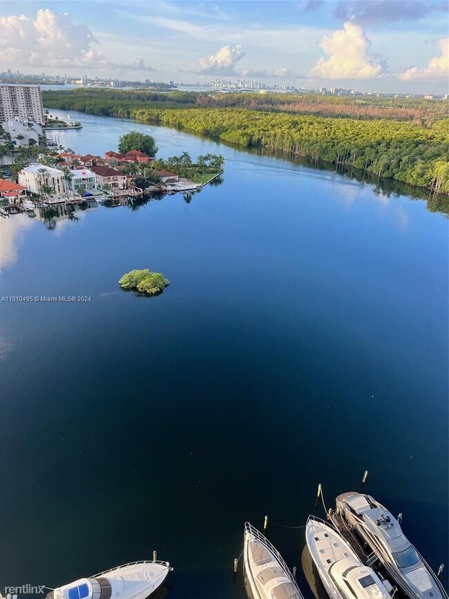 Building Photo - 3 br, 3 bath House - 400 Sunny Isles Blvd ...