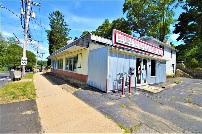 Building Photo - 41 Terryville Ave