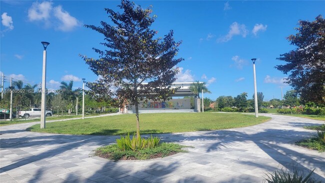 Building Photo - 5923 Manchester Way